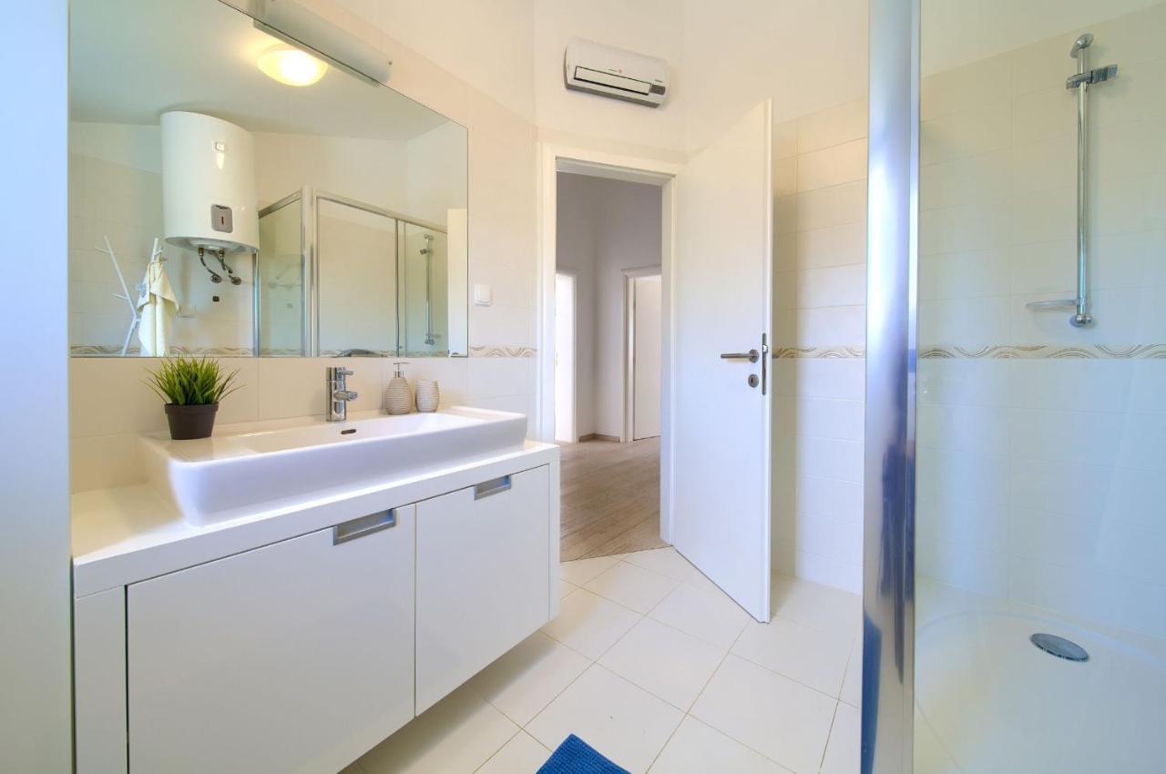 Apartments Aster Malinska Luaran gambar