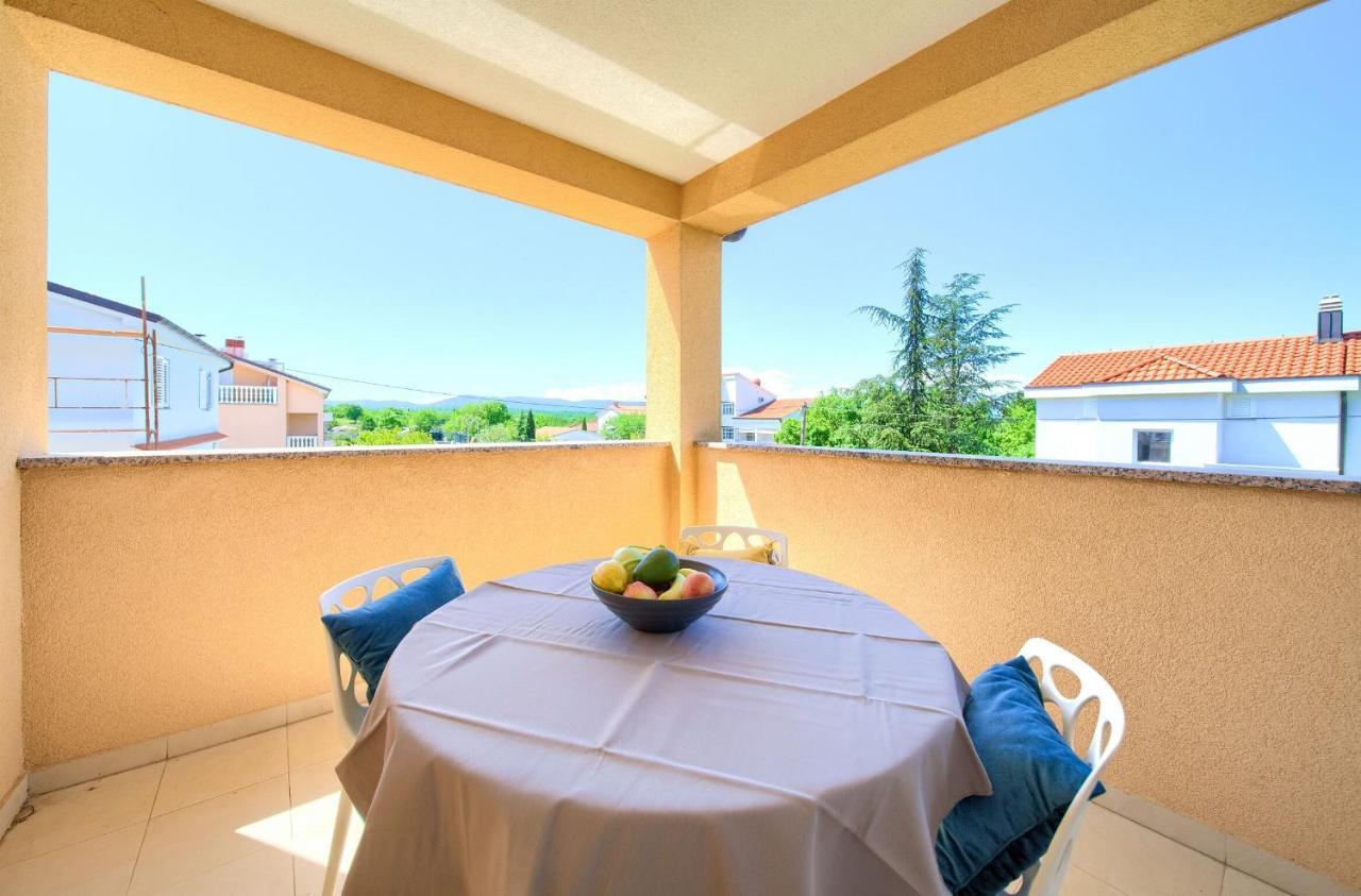 Apartments Aster Malinska Luaran gambar