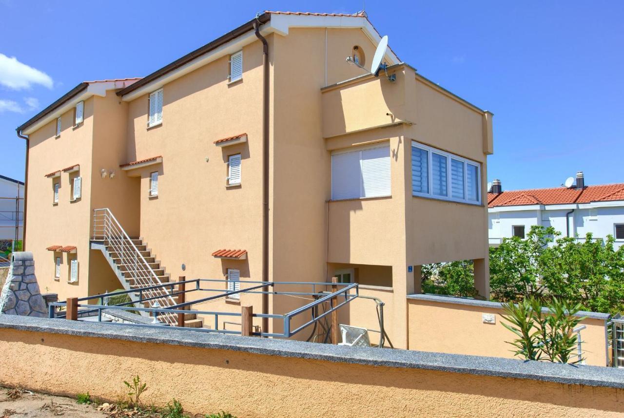 Apartments Aster Malinska Luaran gambar
