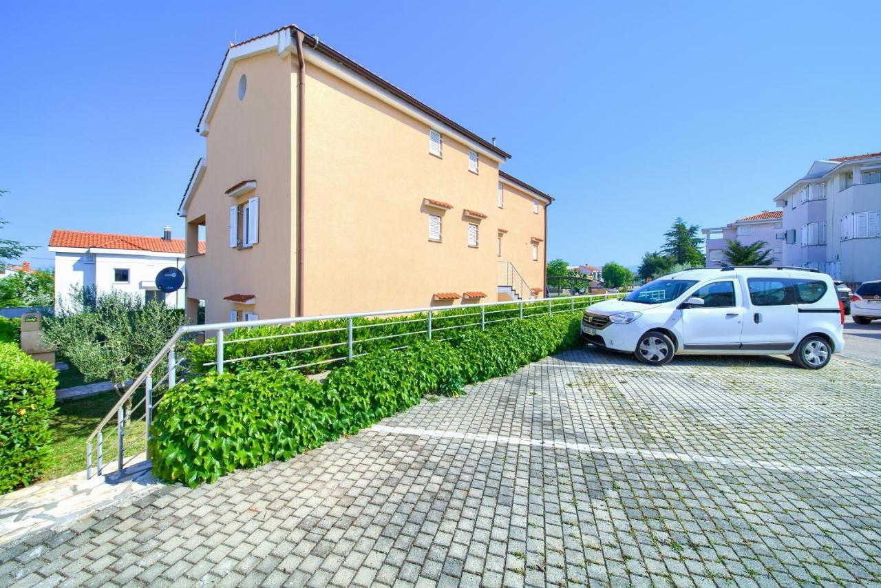 Apartments Aster Malinska Luaran gambar