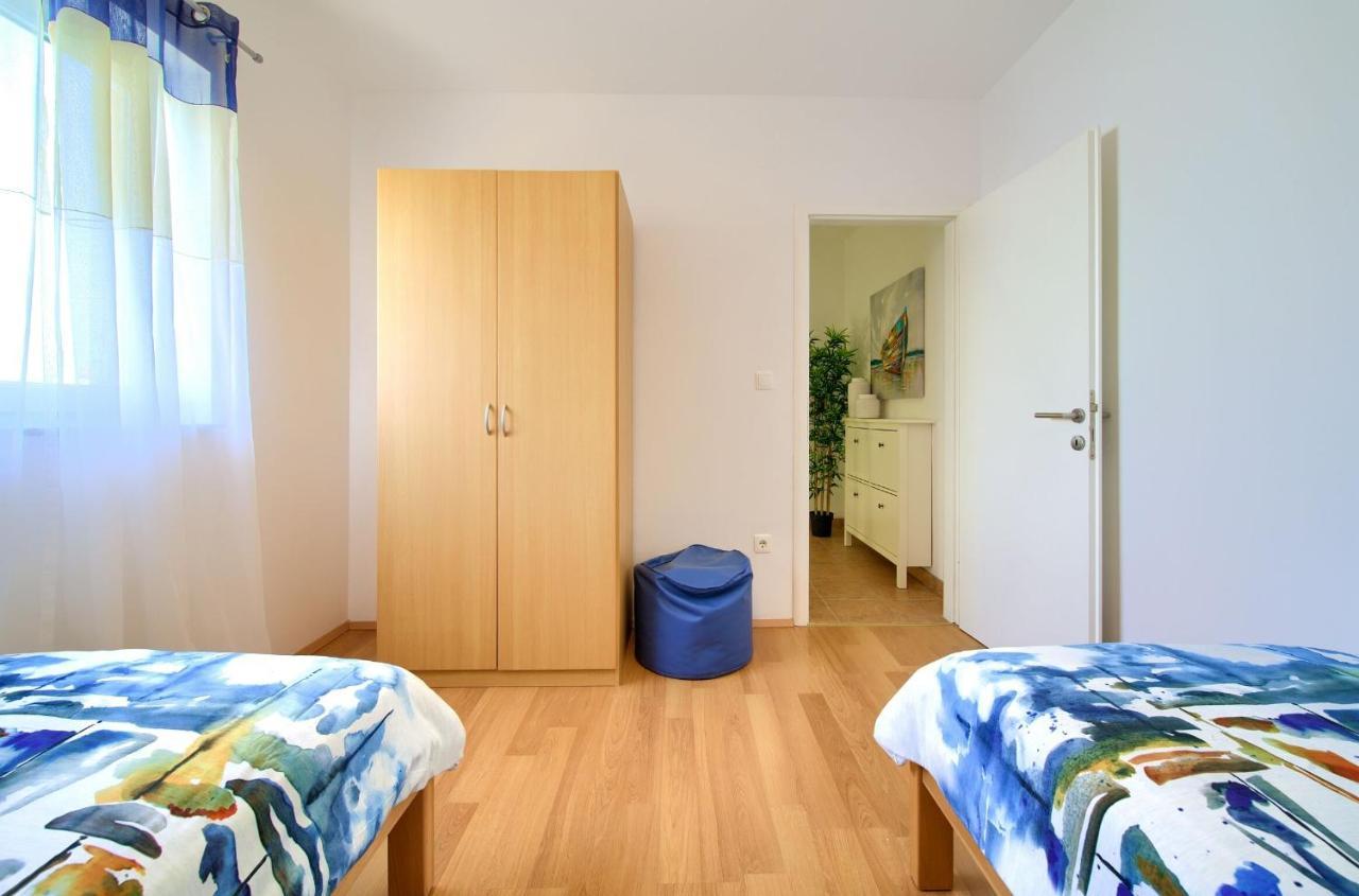 Apartments Aster Malinska Luaran gambar