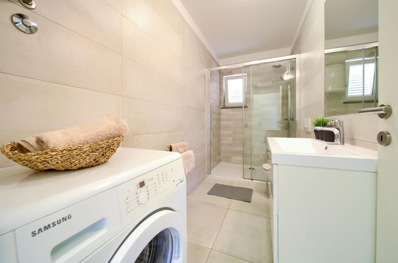 Apartments Aster Malinska Luaran gambar