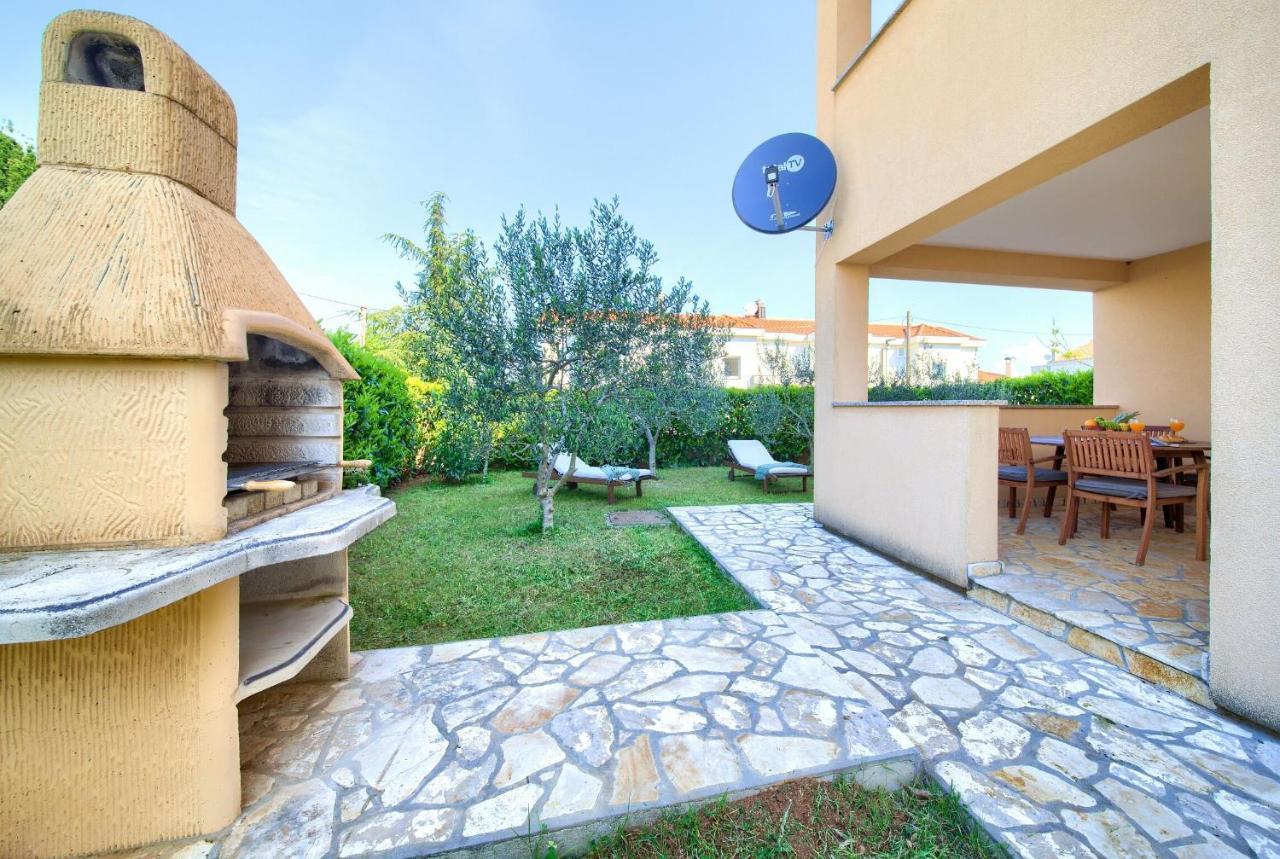 Apartments Aster Malinska Luaran gambar